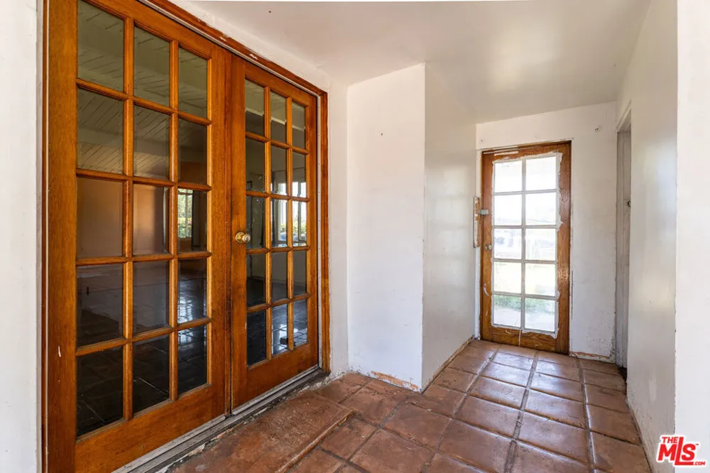 9870 Woodale Avenue Arleta, CA 91331
