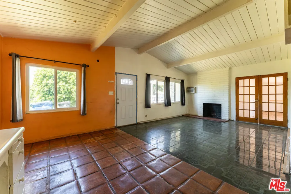 9870 Woodale Avenue Arleta, CA 91331