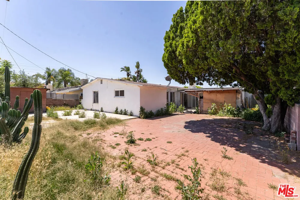 9870 Woodale Avenue Arleta, CA 91331
