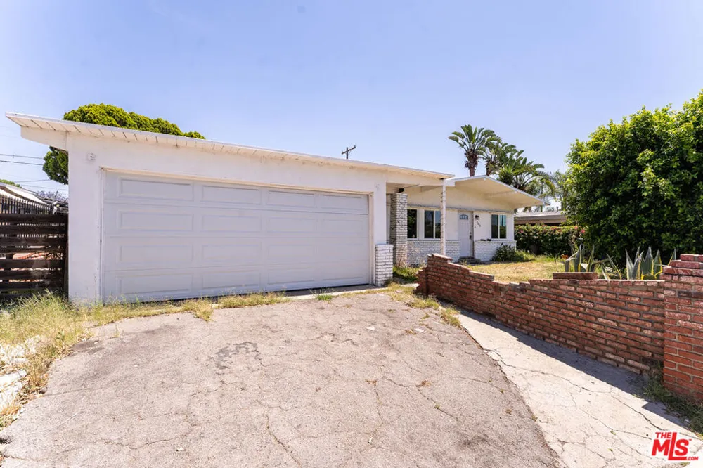 9870 Woodale Avenue Arleta, CA 91331