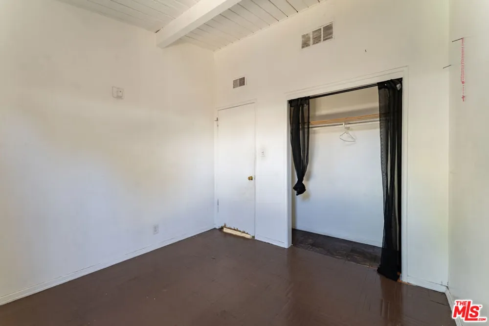 9870 Woodale Avenue Arleta, CA 91331