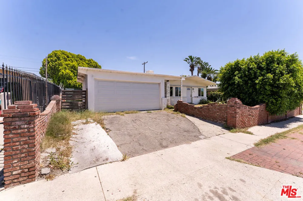 9870 Woodale Avenue Arleta, CA 91331