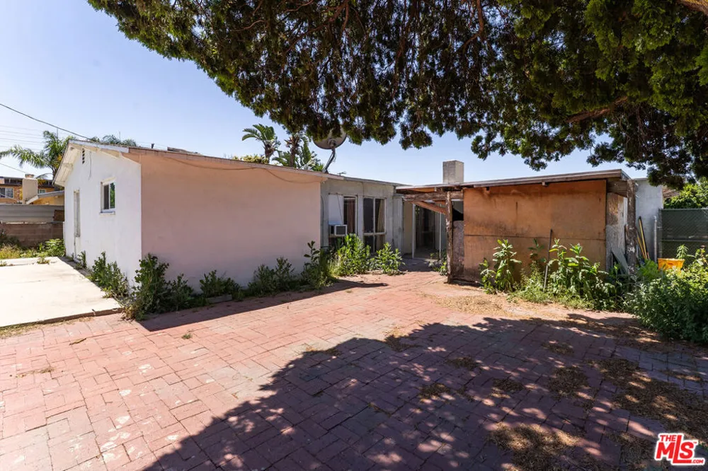 9870 Woodale Avenue Arleta, CA 91331