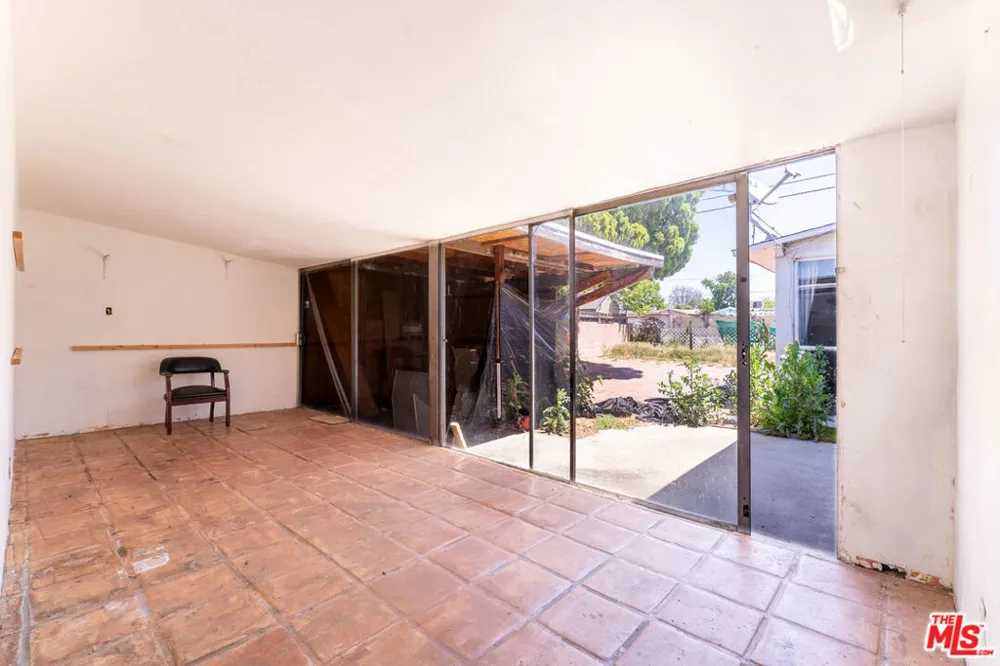 9870 Woodale Avenue Arleta, CA 91331