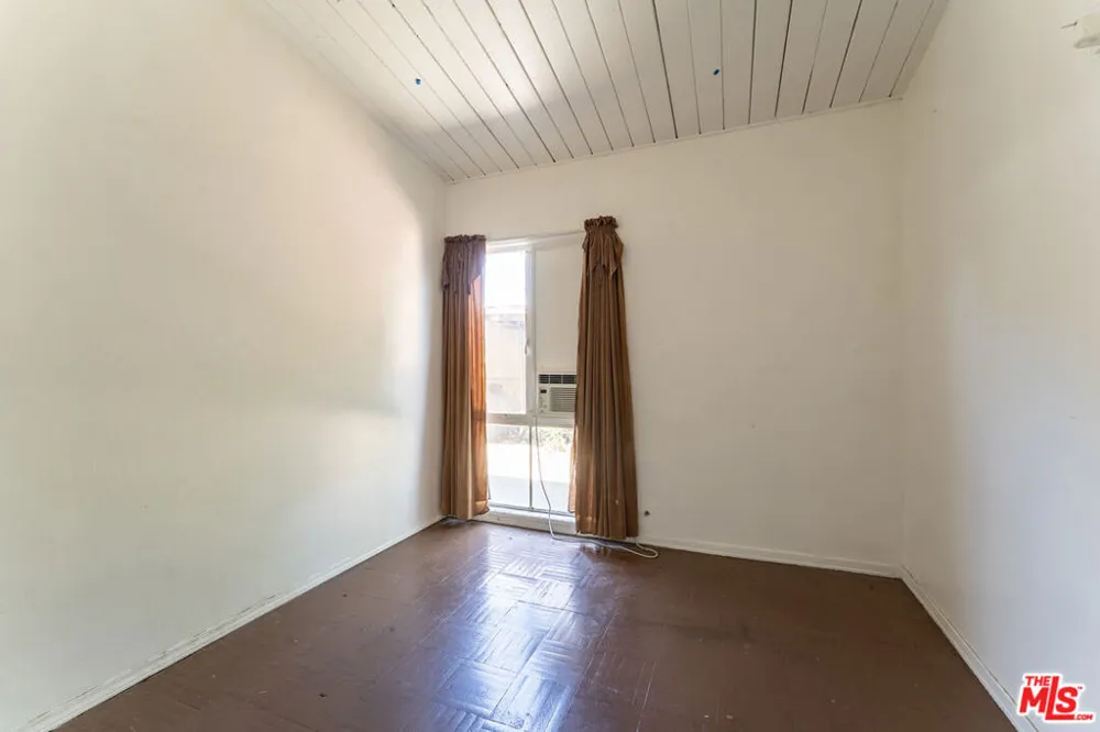 9870 Woodale Avenue Arleta, CA 91331