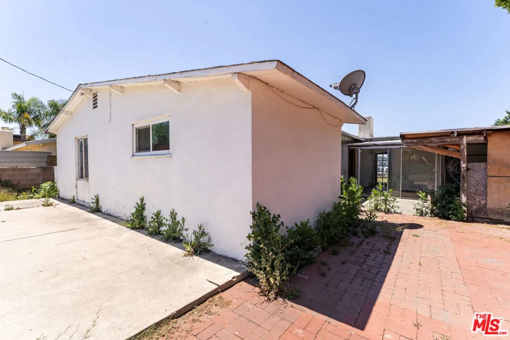 9870 Woodale Avenue Arleta, CA 91331