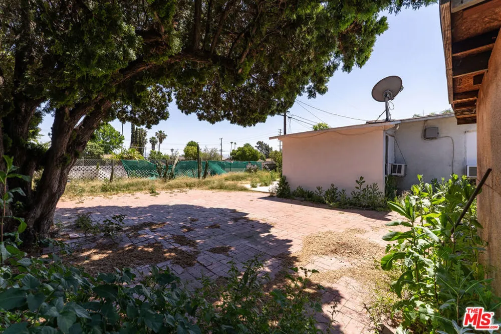 9870 Woodale Avenue Arleta, CA 91331