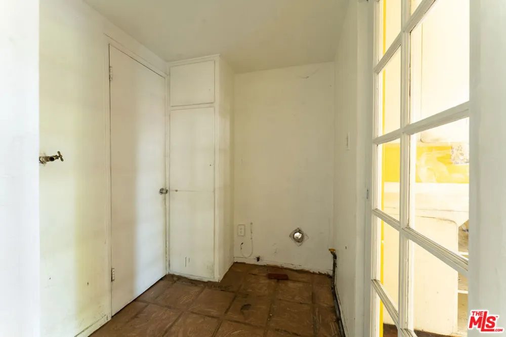 9870 Woodale Avenue Arleta, CA 91331