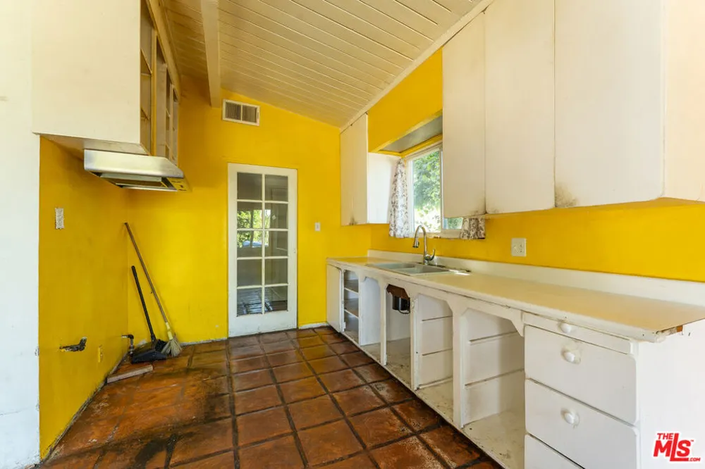 9870 Woodale Avenue Arleta, CA 91331