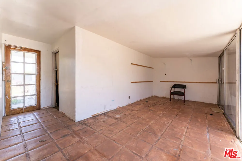 9870 Woodale Avenue Arleta, CA 91331
