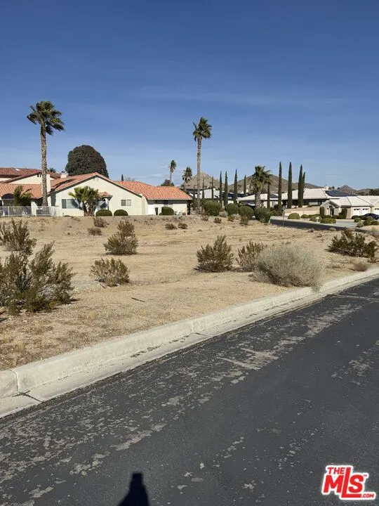 S RIDGE LANE Apple Valley, CA 92307