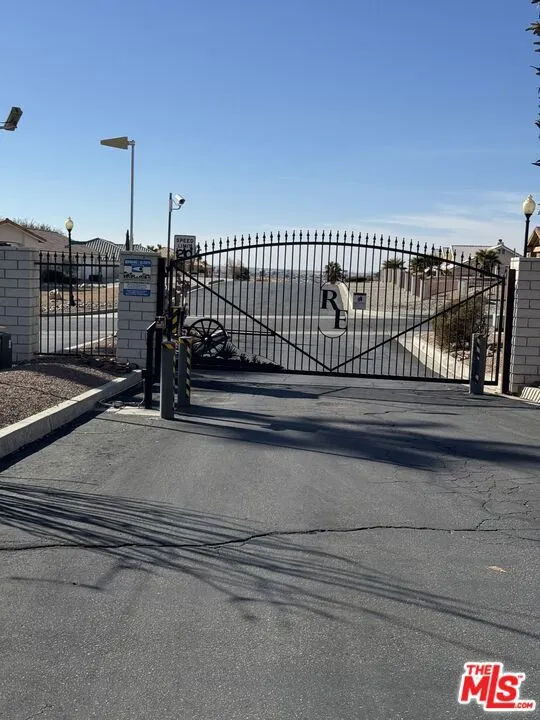 S RIDGE LANE Apple Valley, CA 92307
