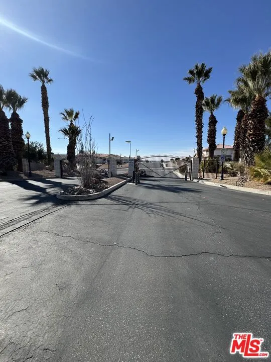 S RIDGE LANE Apple Valley, CA 92307