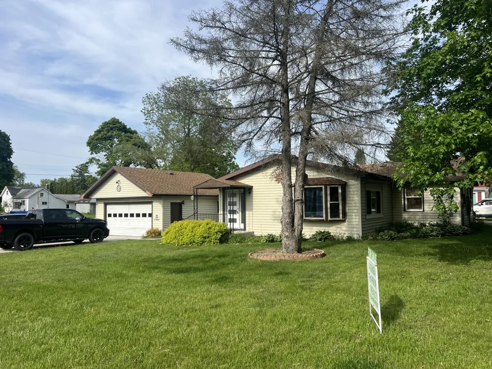 228 W Forest Street Edmore, MI 48829