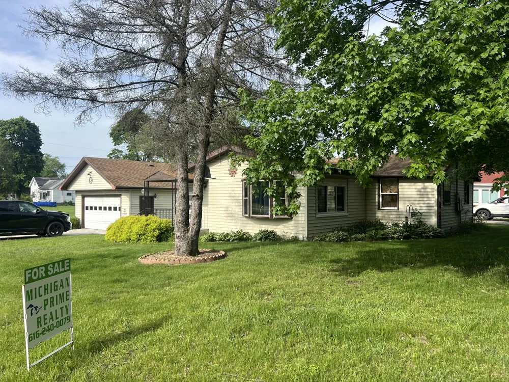 228 W Forest Street Edmore, MI 48829