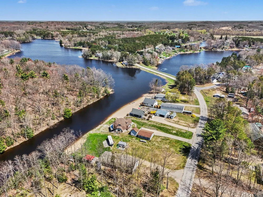 8284 W Lake Holiday Drive Mears, MI 49436