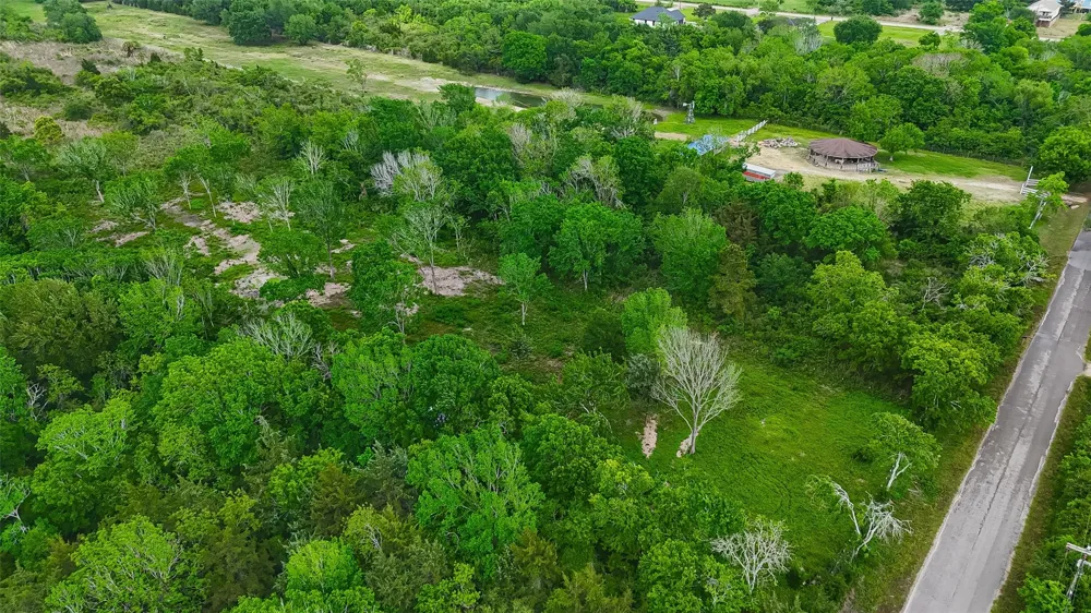 7600 Hacker Road Hitchcock, TX 77563