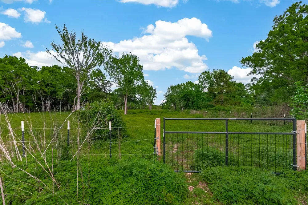 7600 Hacker Road Hitchcock, TX 77563