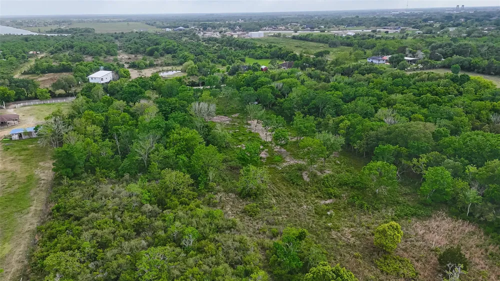 7600 Hacker Road Hitchcock, TX 77563