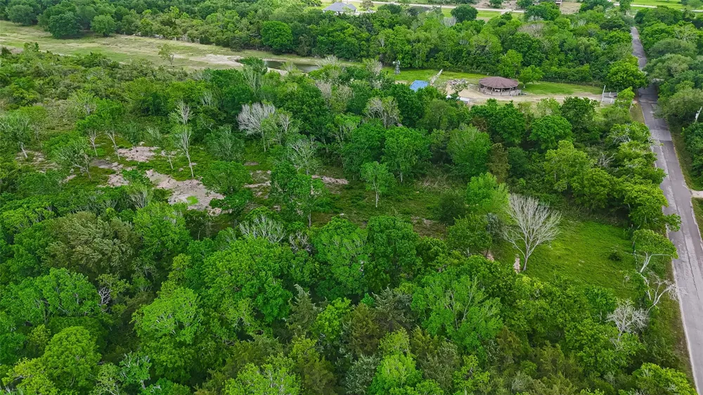 7600 Hacker Road Hitchcock, TX 77563