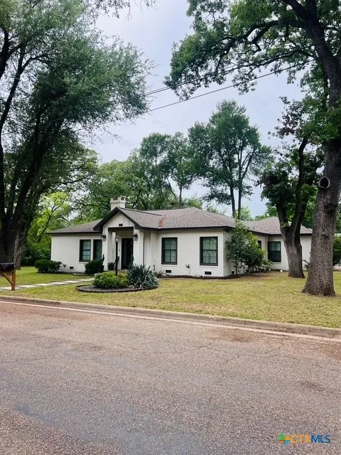 1806 North Harding