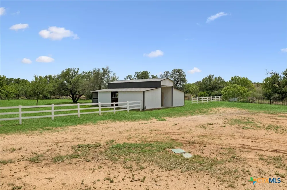 1450 Fm 2342 Kingsland, TX 78639