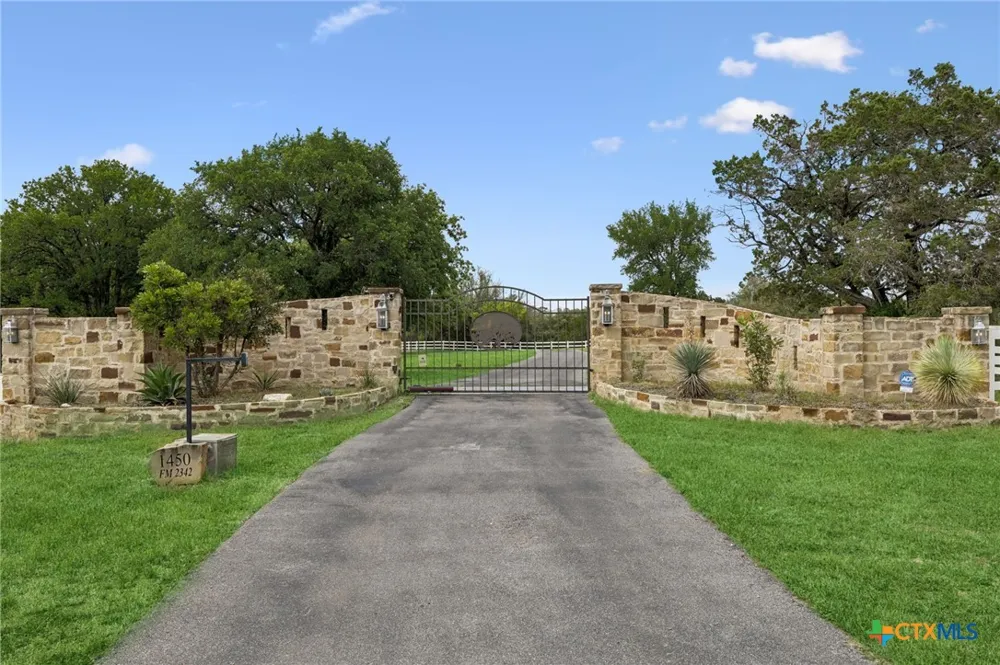 1450 Fm 2342 Kingsland, TX 78639