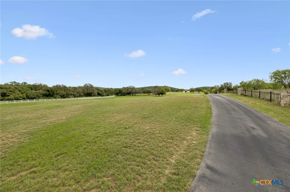 1450 Fm 2342 Kingsland, TX 78639