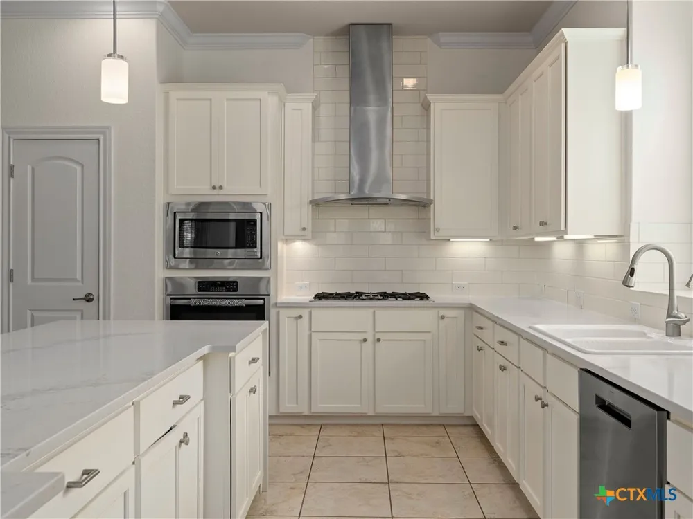 18003 Resort View San Antonio, TX 78255