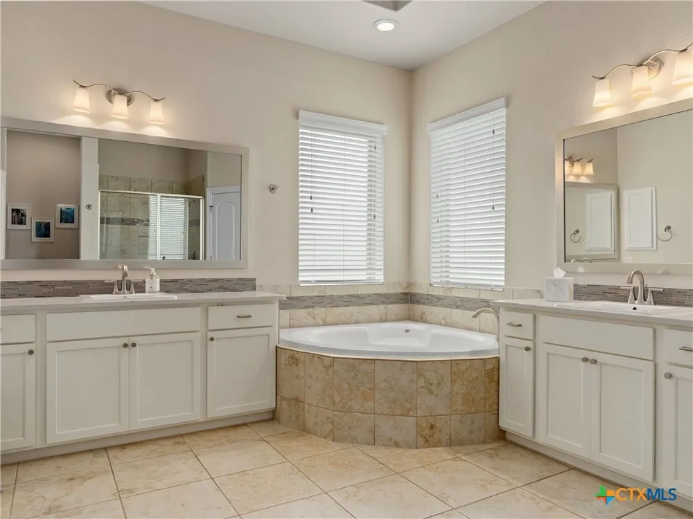 18003 Resort View San Antonio, TX 78255