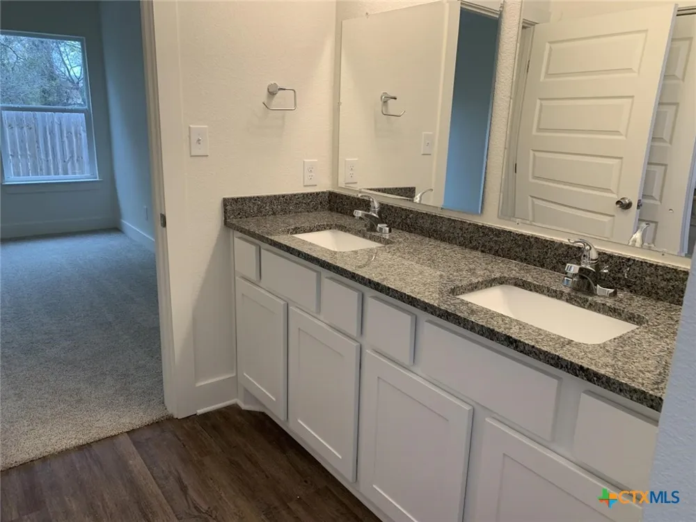 1854 Royal Loop Belton, TX 76513