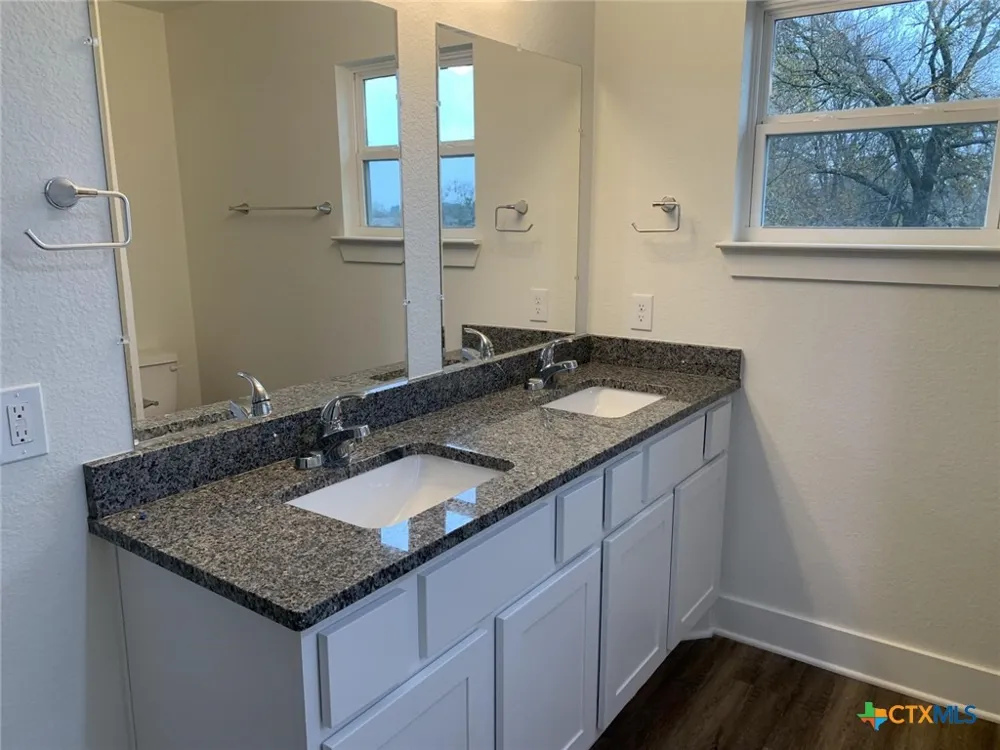 1854 Royal Loop Belton, TX 76513