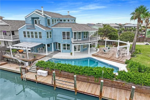 217 Port St Claire