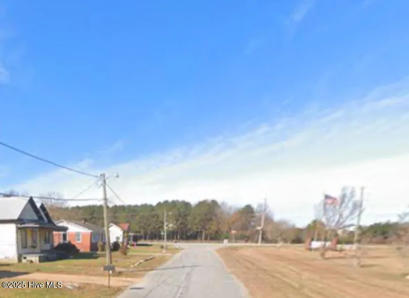 212 West Avenue Oak City, NC 27857