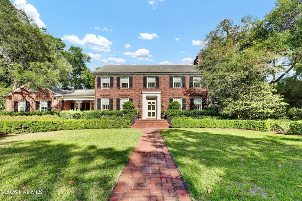 1411 Live Oak Parkway Wilmington, NC 28403