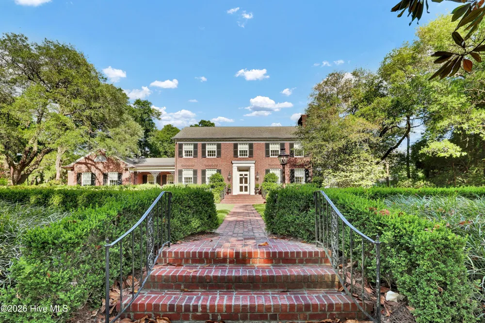 1411 Live Oak Parkway Wilmington, NC 28403
