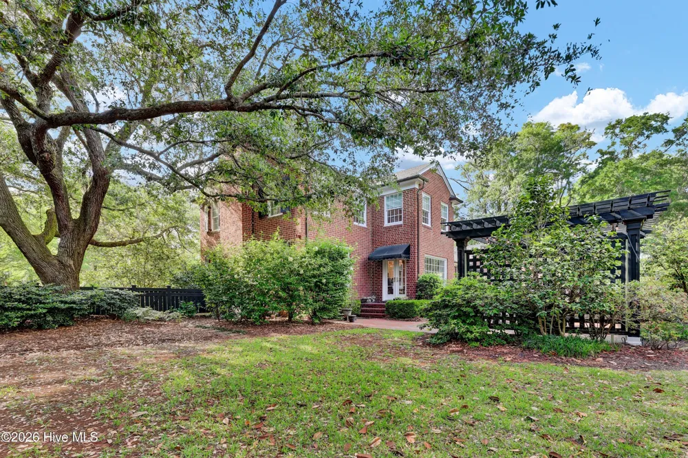 1411 Live Oak Parkway Wilmington, NC 28403