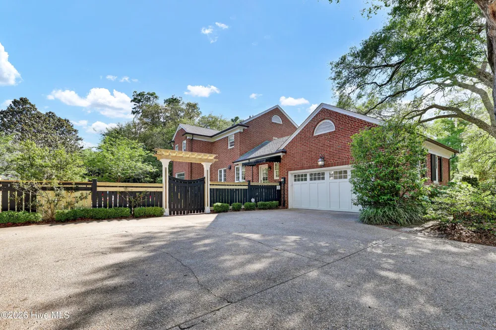 1411 Live Oak Parkway Wilmington, NC 28403