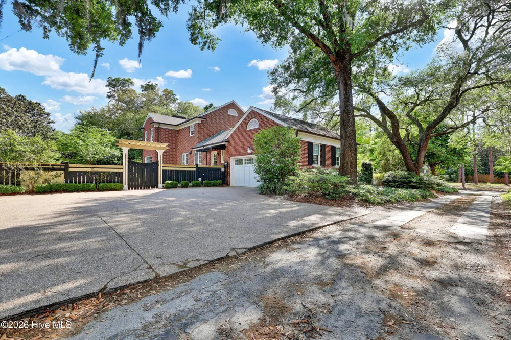 1411 Live Oak Parkway Wilmington, NC 28403