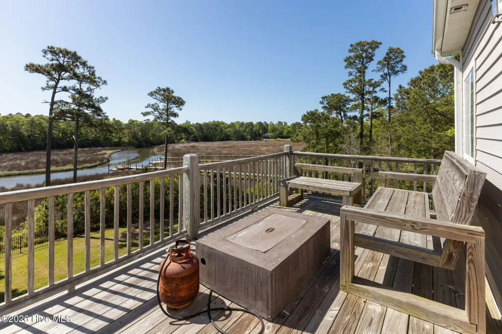 400 Garland Shores Drive Hubert, NC 28539