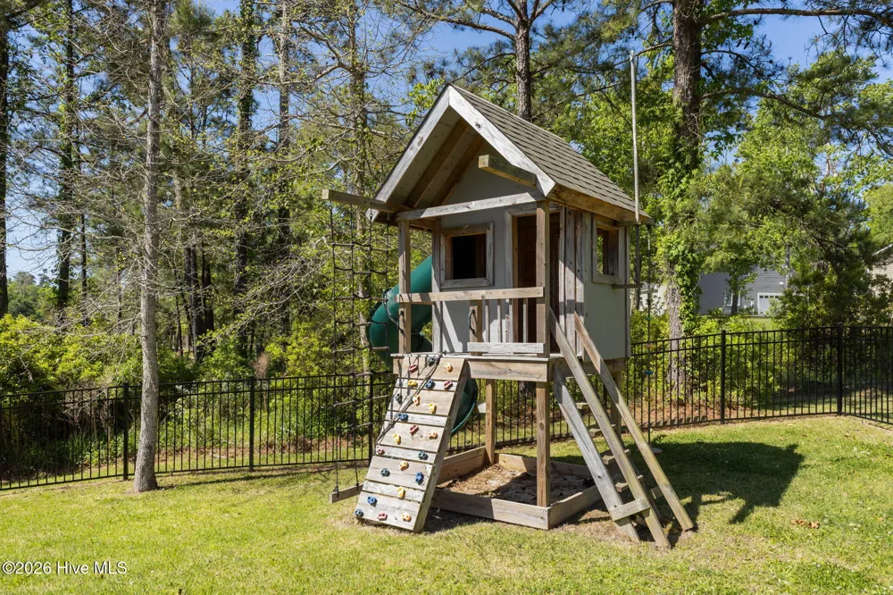 400 Garland Shores Drive Hubert, NC 28539