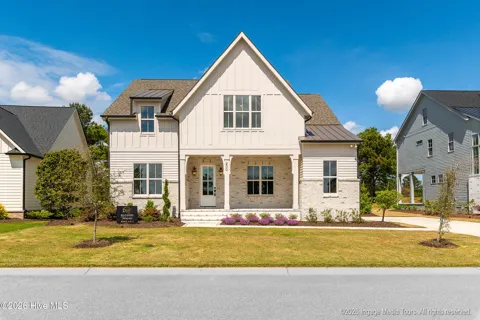 200 Pine Tree Point