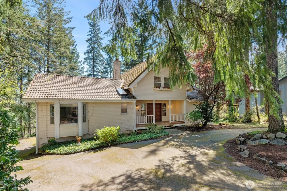 30 E Rainier Drive Allyn, WA 98524