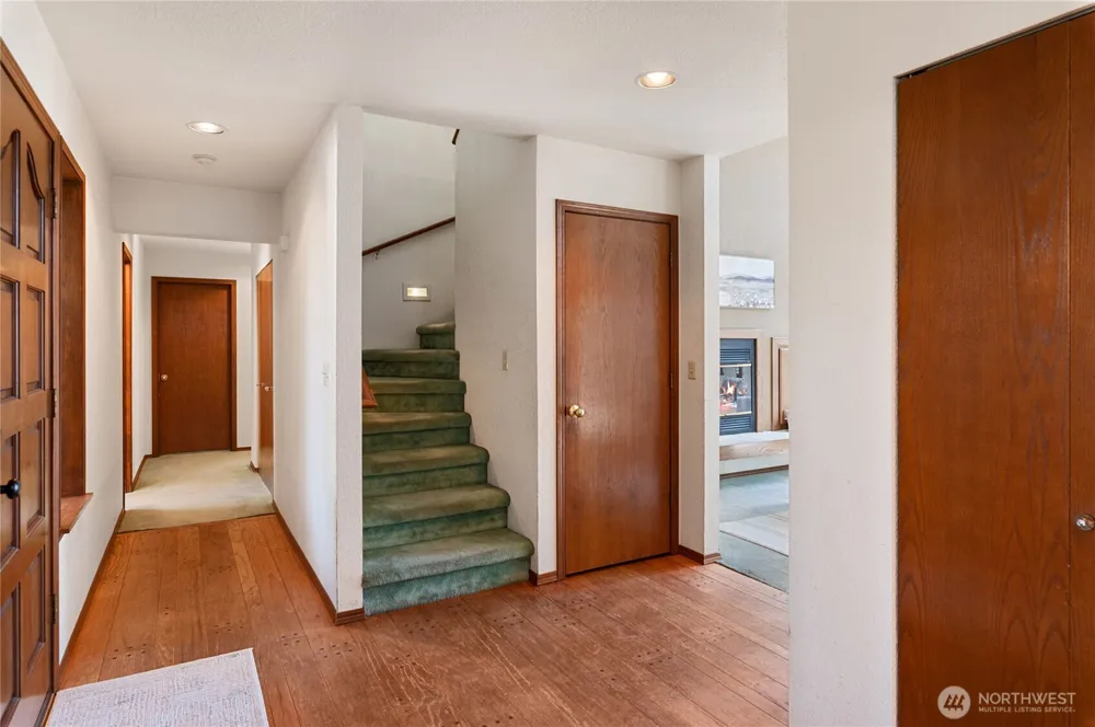 30 E Rainier Drive Allyn, WA 98524