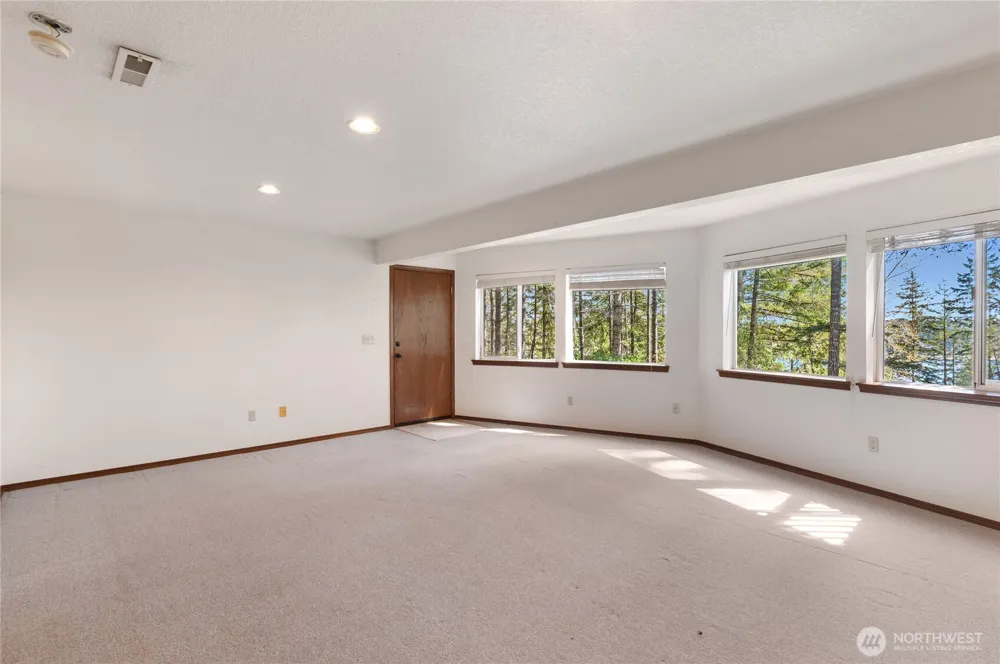30 E Rainier Drive Allyn, WA 98524