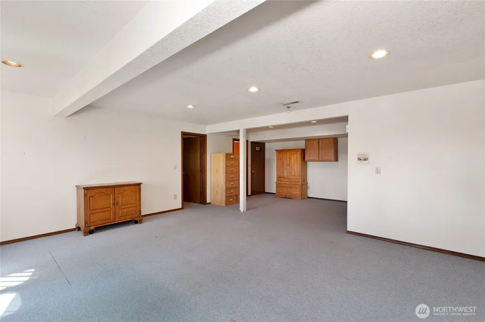 30 E Rainier Drive Allyn, WA 98524