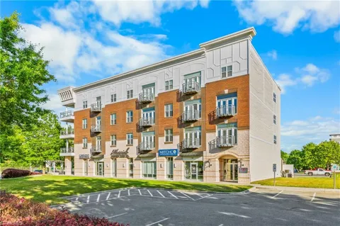 1111 S Marshall Street #364
