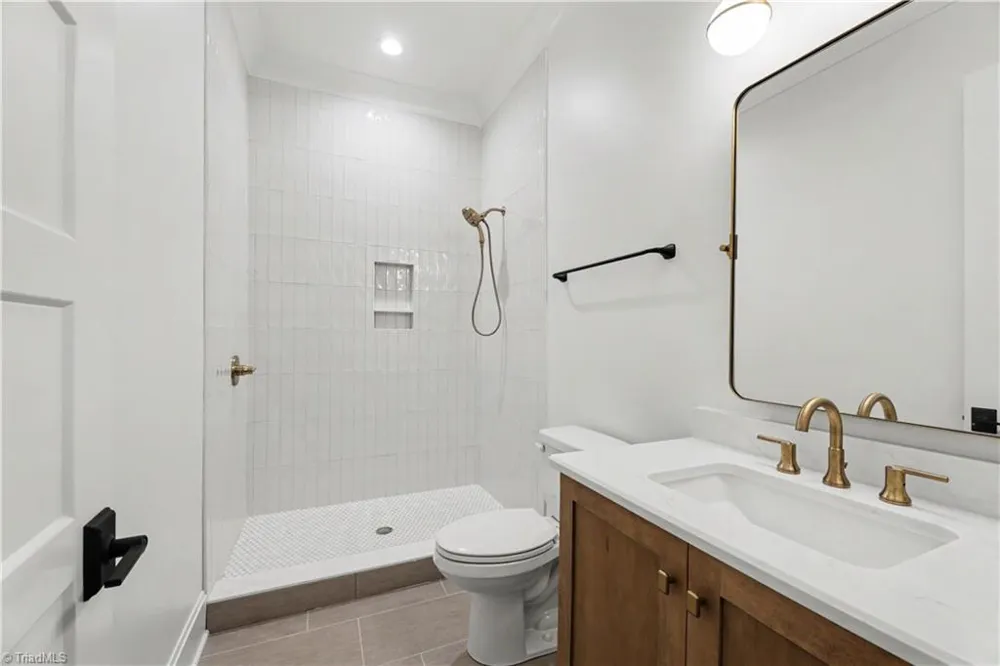 2831 Lockland Drive Oak Ridge, NC 27310