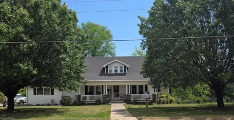 1218 Meadow Road