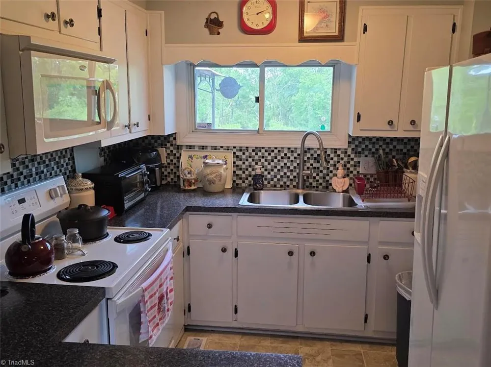 1218 Meadow Road Eden, NC 27288